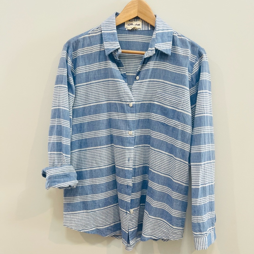 Lili's Closet  blue & white stripe collar button-up long sleeves shirt size M
